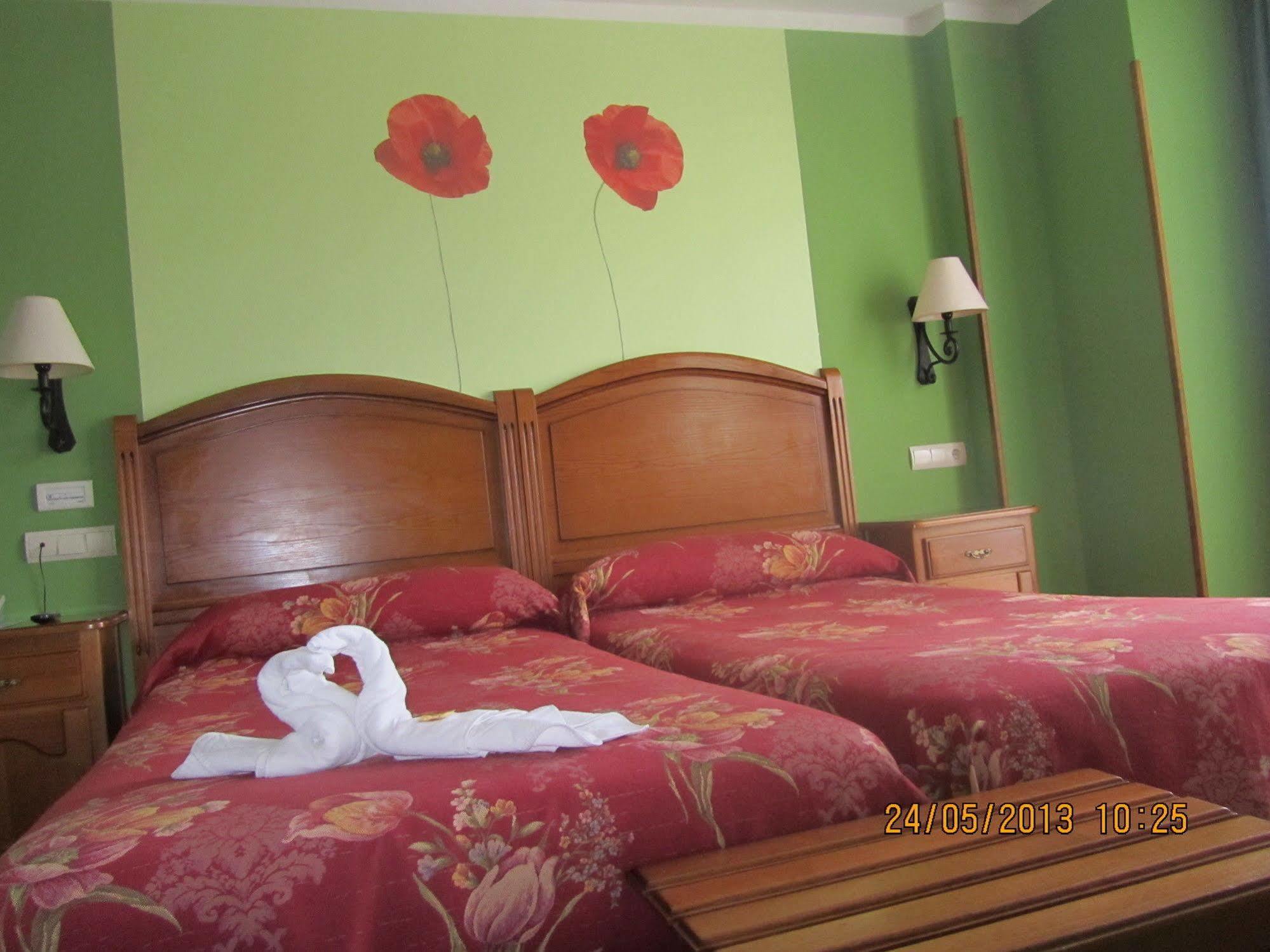 Hotel Marfrei Hinojedo Екстер'єр фото
